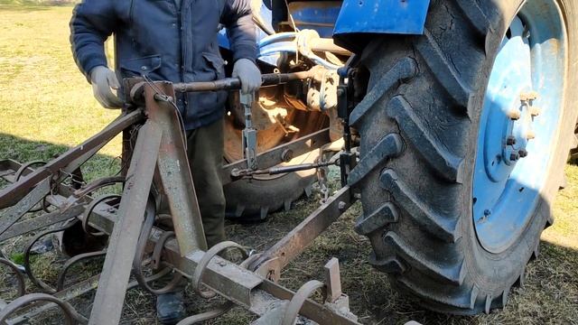 Устанавливаем самодельный культиватора на т-40 и едем культивируваты смотреть онлайн