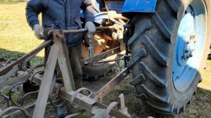 Устанавливаем самодельный культиватора на т-40 и едем культивируваты