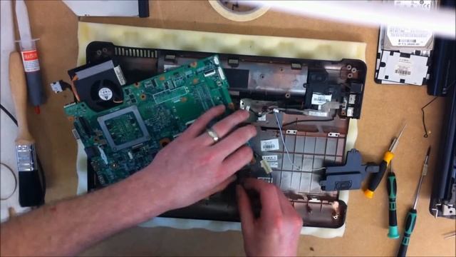 Compaq CQ60 Heatsink / fan clean смотреть онлайн