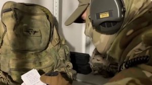 Солдат читает детское письмо