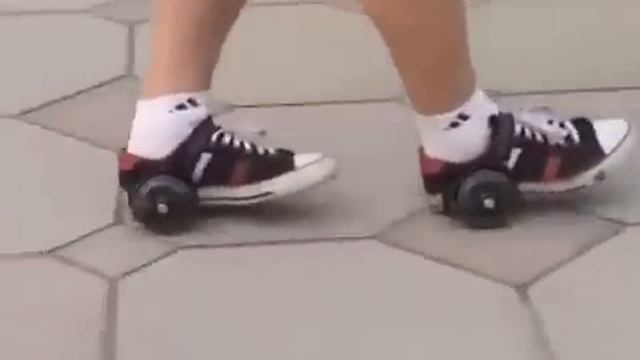 ролики на пятку Flashing Roller Skate смотреть онлайн