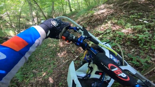 Катаем по лайту, еду по плитам, парни топят квадроциклы (avantis enduro 300, JHL Z3) смотреть онлайн
