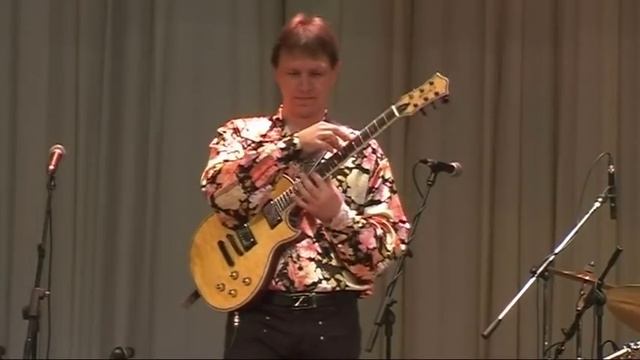 Vitaly Makukin - Ukrainian Pot-Pourri - Виталий Макукин Украинское попури (guitar tapping) смотреть онлайн