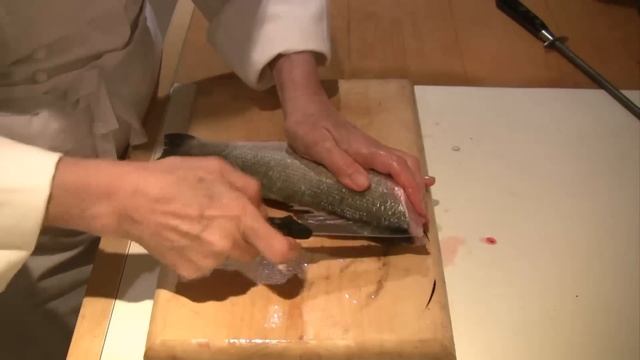 How to scale, gut and fillet a fish смотреть онлайн