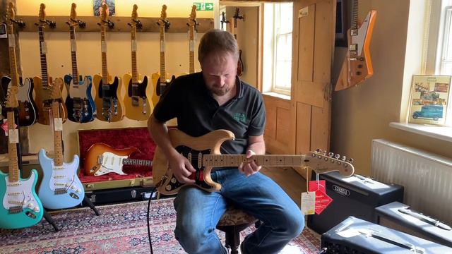 Fender American Professional Strat Natural смотреть онлайн