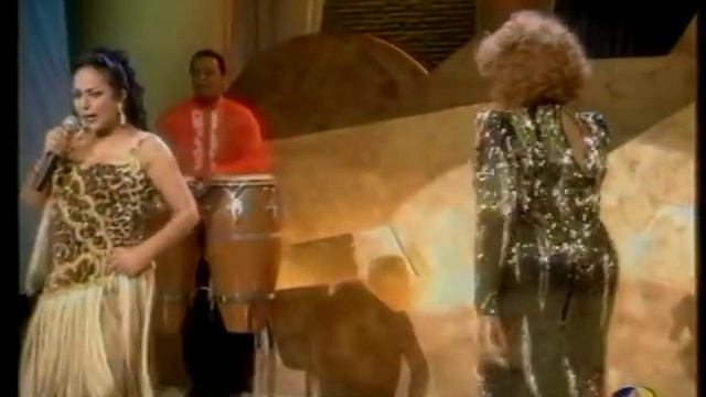 Lola Flores y Celia Cruz "Burundanga" en Sabor a Lolas смотреть онлайн
