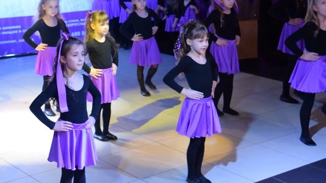 танец "Гномики" Школа -студия красоты "Мини-леди" г.Могилев смотреть онлайн
