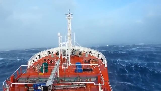 Безумный шторм в Индийском океане смотреть онлайн