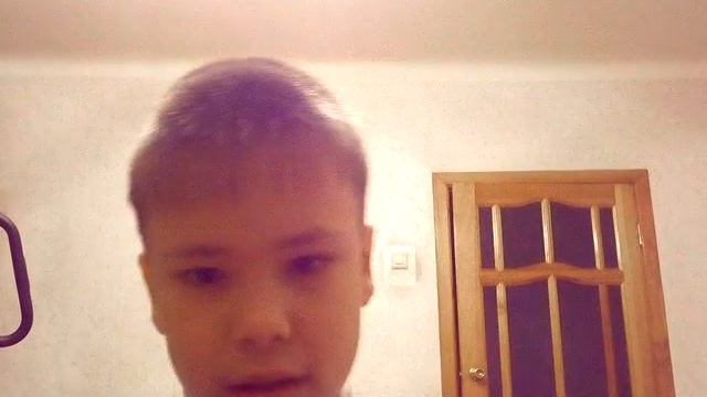 Пробую молочный шоколад с начинкой от компании Коммунарка ????