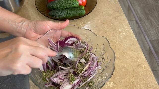 ГРУЗИНСКИЙ САЛАТ С ГРЕЦКИМИ ОРЕХАМИ . Салат с ореховой заправкой!!! смотреть онлайн