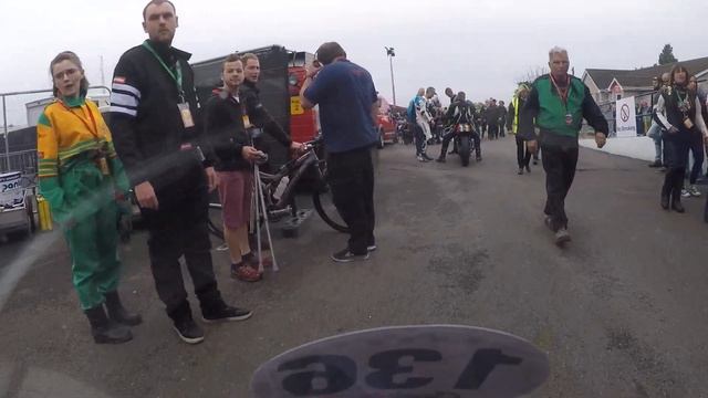 Suzuki RG500 Isle of Man Classic TT Retro parade lap 29-08-17 part 1 смотреть онлайн