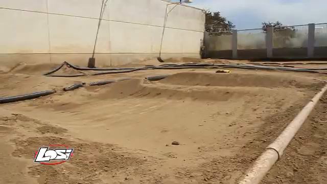 Team Losi 1/10 Stronghold XXX- SCT RTR смотреть онлайн