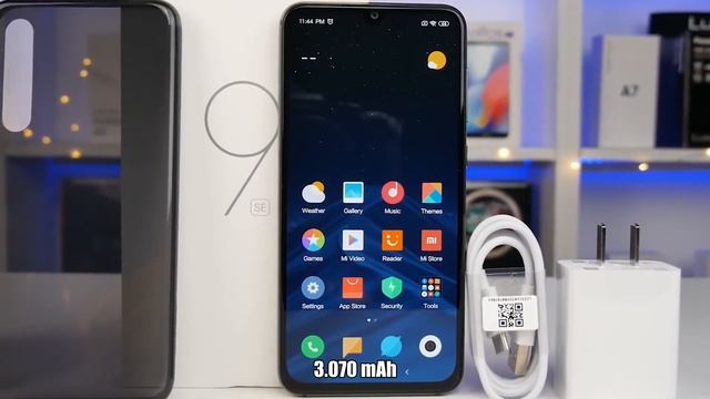 Xiaomi Mi 9 SE VS Samsung J8 | Comparativa Inútil | Top Pulso смотреть онлайн