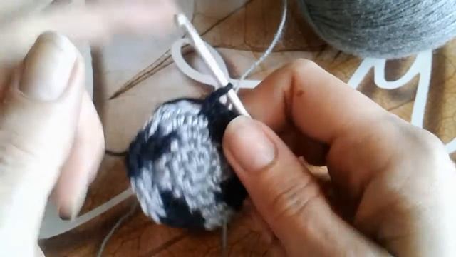 жаккард крючком по кругу// что связать из остатков пряжи// смотреть онлайн