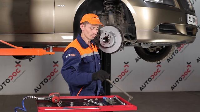 Comment remplacer une biellette de barre stabilisatrice avant sur BMW E90 [TUTORIEL AUTODOC] смотреть онлайн