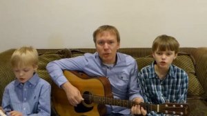 Бабушка рядышком с дедушкой