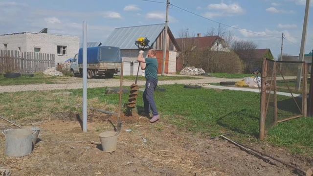 Дом в деревне - 3. Апрель 2020. Строительство забора из профлиста и планировка участка смотреть онлайн