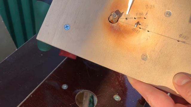 Фрезерование отверстий под динамики различного диаметра смотреть онлайн