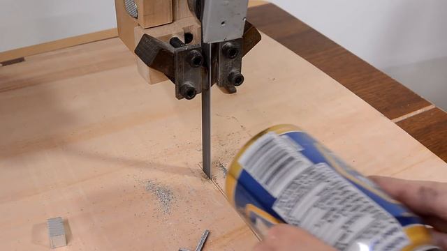 Cutting metal on a wooden bandsaw смотреть онлайн