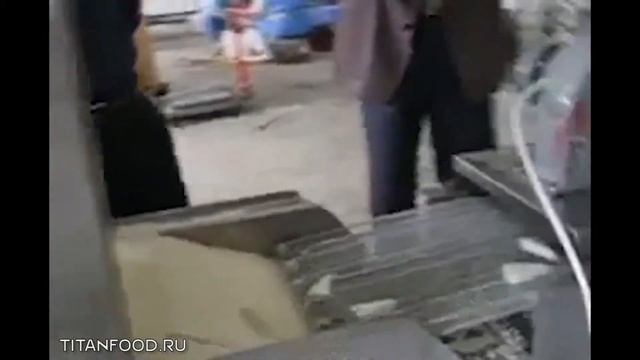 Панировка рыбы и мяса при помощи установки Titan смотреть онлайн