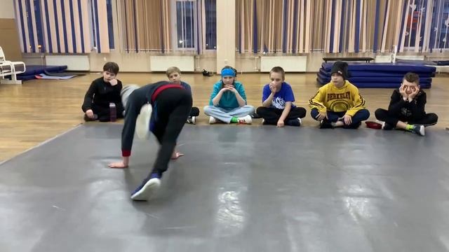 тренировочный батл в пмк Эврика Рома против Максима смотреть онлайн