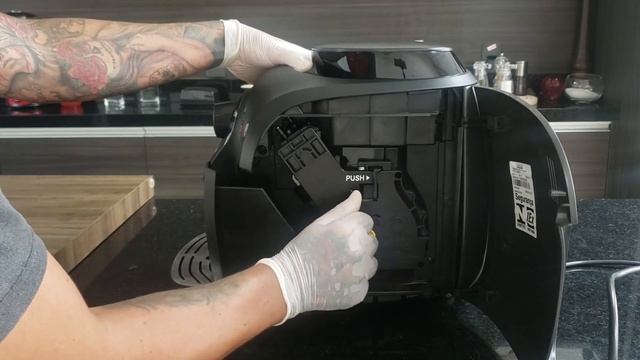 GAGGIA BESANA LUZ VERMELHA PISCANDO LENTAMENTE