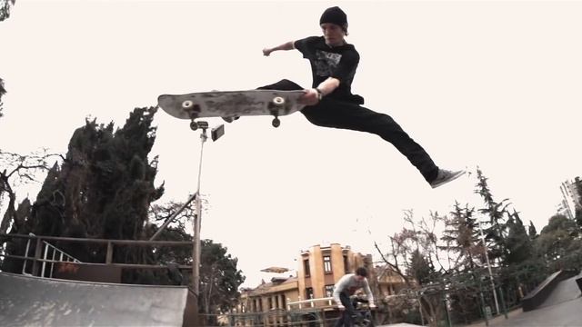 Более 1300 трюков в бесплатном приложении RIDERS для iOS и Android смотреть онлайн