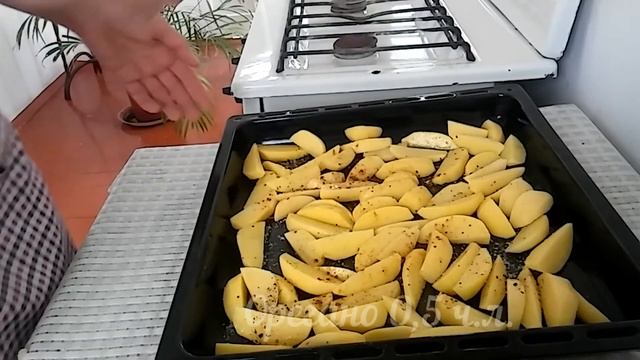 Картофель в духовке! Хрустящий снаружи, нежный внутри! смотреть онлайн
