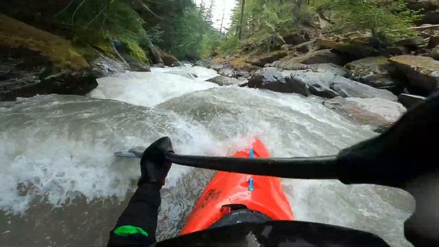 Upper Upper Cispus, WA, Pyranha 9R2--Brooks Foster kayaking (entertaining drop order) смотреть онлайн