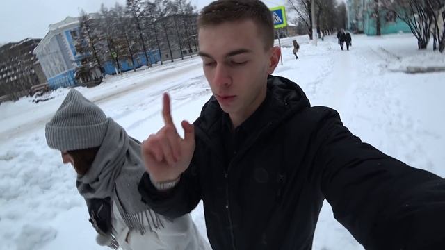 НАПАЛ МАНЬЯК / ЖЕНЩИНУ ПЫРНУЛИ НОЖОМ смотреть онлайн