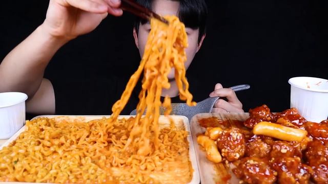까르보 불닭볶음면 양념치킨 치킨 먹방ASMR MUKBANG SPICY FIRE NOODLES & FRIED CHICKEN ラーメン チキン eating sounds смотреть онлайн