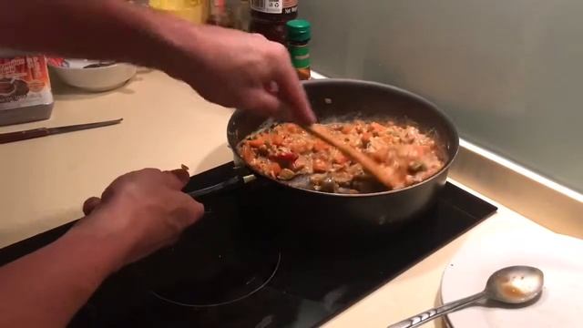 Тунец с рисом и овощами по-тайски смотреть онлайн