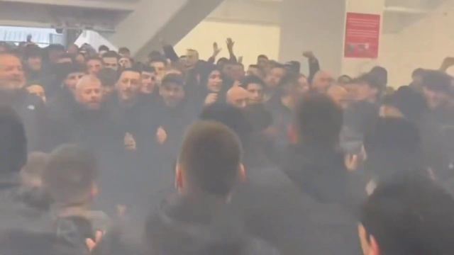 "Che vuoi che sia un altro giorno in malattia" | Nuovo coro Banditi Curva Sud Milano смотреть онлайн