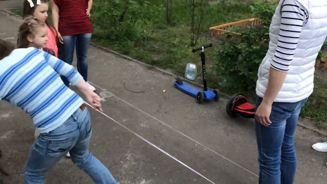 Прыжки в резинку. Резиночки. Игра из детства. Тем, кому за 35 ;))) смотреть онлайн