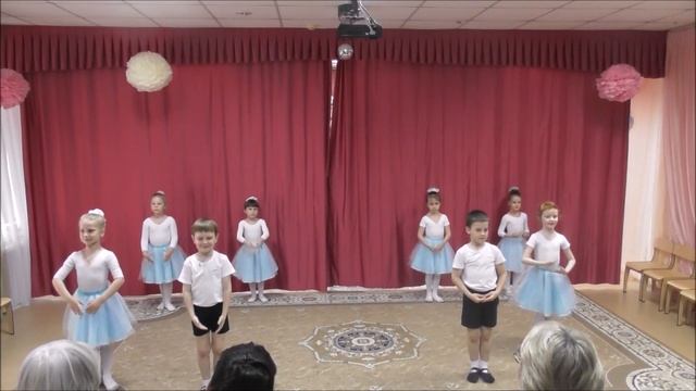 Детский классический танец «Подари улыбку миру». Мы танцуем, мы играем. Ведущая - Юданова Ангелина. смотреть онлайн