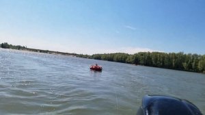 Первый раз на ватрушке за лодкой