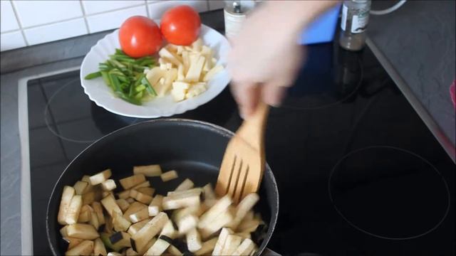 Салат из баклажанов, помидоров и сыра / Салат с жареными баклажанами смотреть онлайн