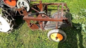 Самодельная грохотная картофелекопалка для мотоблока.