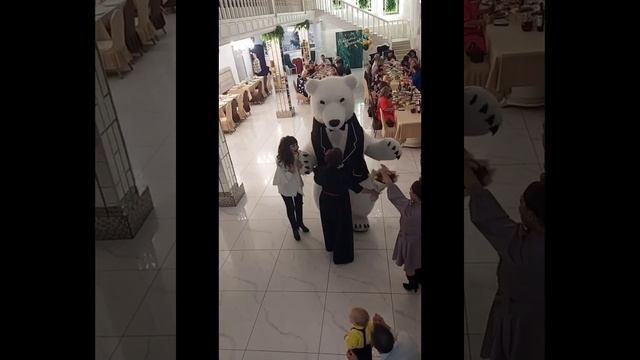 Белый Мишка поздравлял с юбилеем самую зажигательную маму ? смотреть онлайн