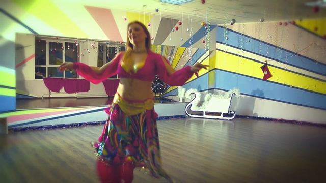 Игривый шааби возле Новогодней елочки 2021 :) смотреть онлайн