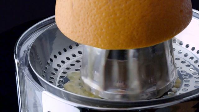 CJF01 - El exprimidor de zumos de Smeg смотреть онлайн