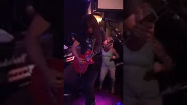 Eric Dover, Walter Ino, koko Powell , Jamie Wolam, Dont stop till you get enough, Manhattan Beach смотреть онлайн