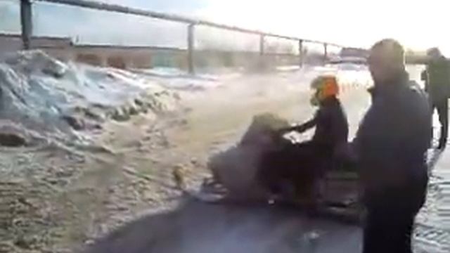 дрифт на снегоходе