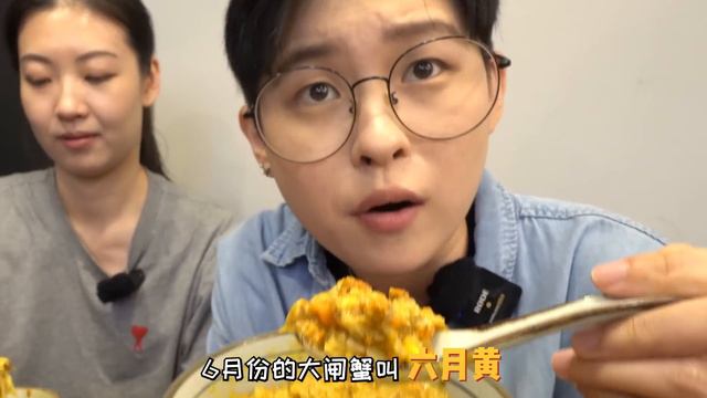 SUB)花500块吃蟹黄瀑布?! 富的流油的蟹黄拌面拌饭,一口黏糊糊鲜哭了!Crab Roe Noodle смотреть онлайн