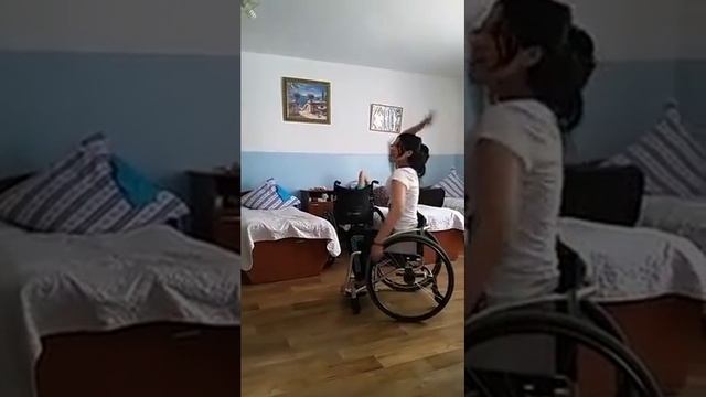 Танец казахстанки на инвалидной коляске смотреть онлайн