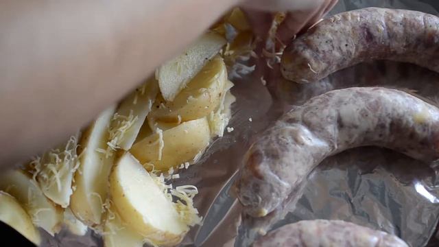 Колбаски гриль с картофелем в духовке - Рецепты от Baron Food смотреть онлайн