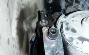 Втягивающее реле щелкает — стартер не крутит.Замена гайки крепления силового кабеля на стартере РЕНО