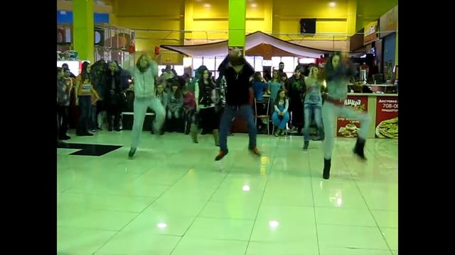 Школа современного танца НЕГА. Флешмоб в торговом центре АЛЛЕЯ смотреть онлайн