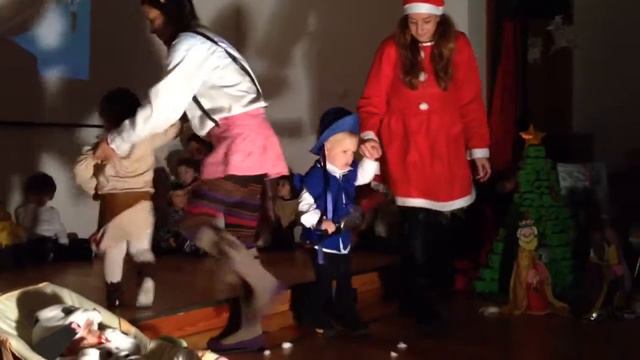 Выступление на утреннике Саши и Филипы) смотреть онлайн