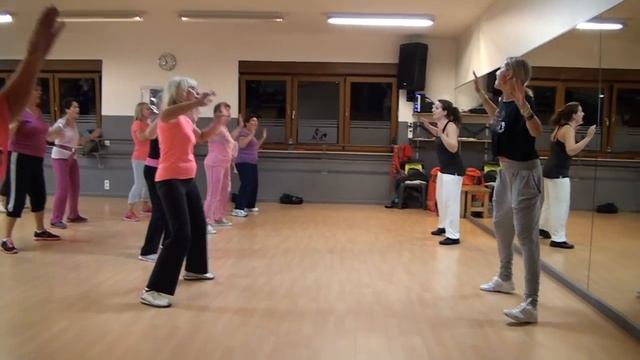 Zumba Gold - Flamenco Enrique Iglesias - Bailando - Zumba à Liège смотреть онлайн